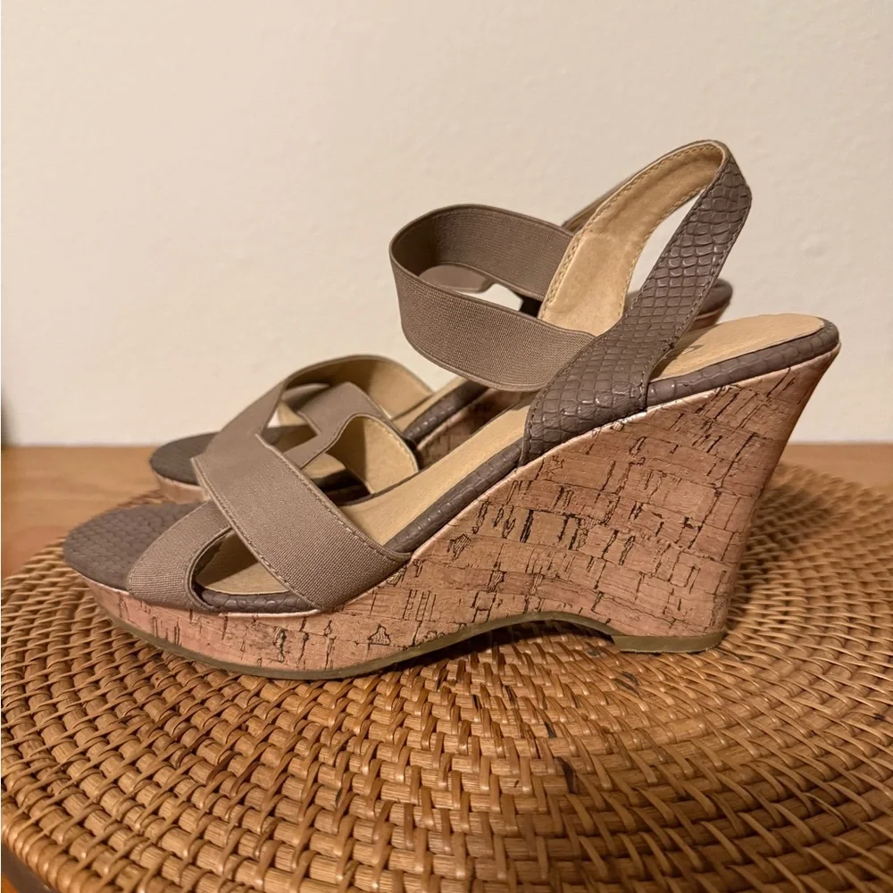 CL by Laundry stylish taupe